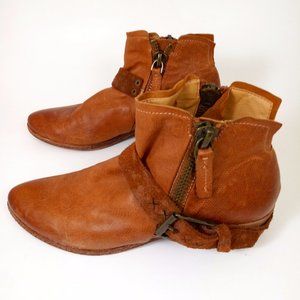 Dolce Vita Women 8.5 London Tan Leather Ankle Booties Moto Harnes Strap Almond